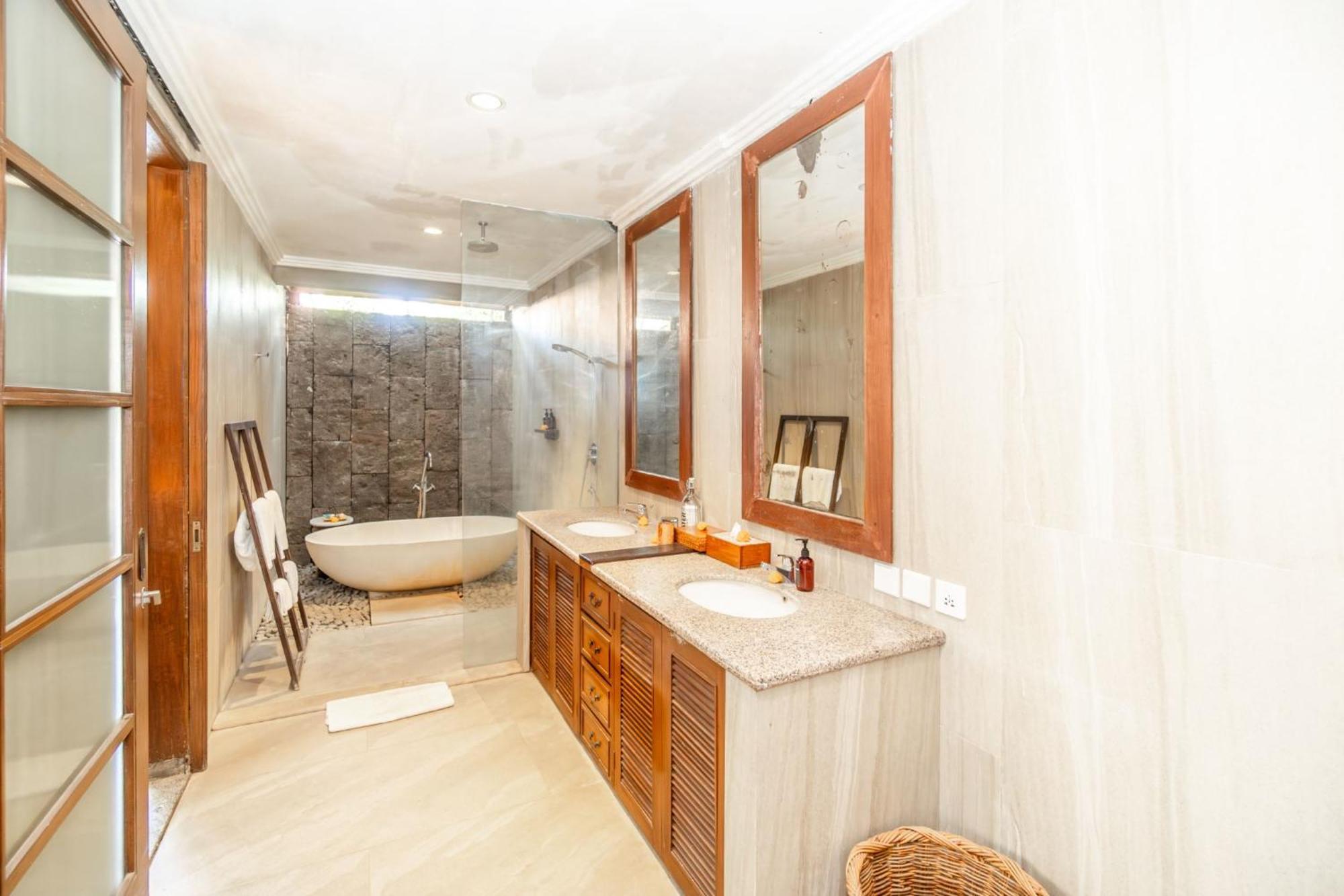 Kecapi Villa Seminyak By Ini Vie Hospitality Экстерьер фото