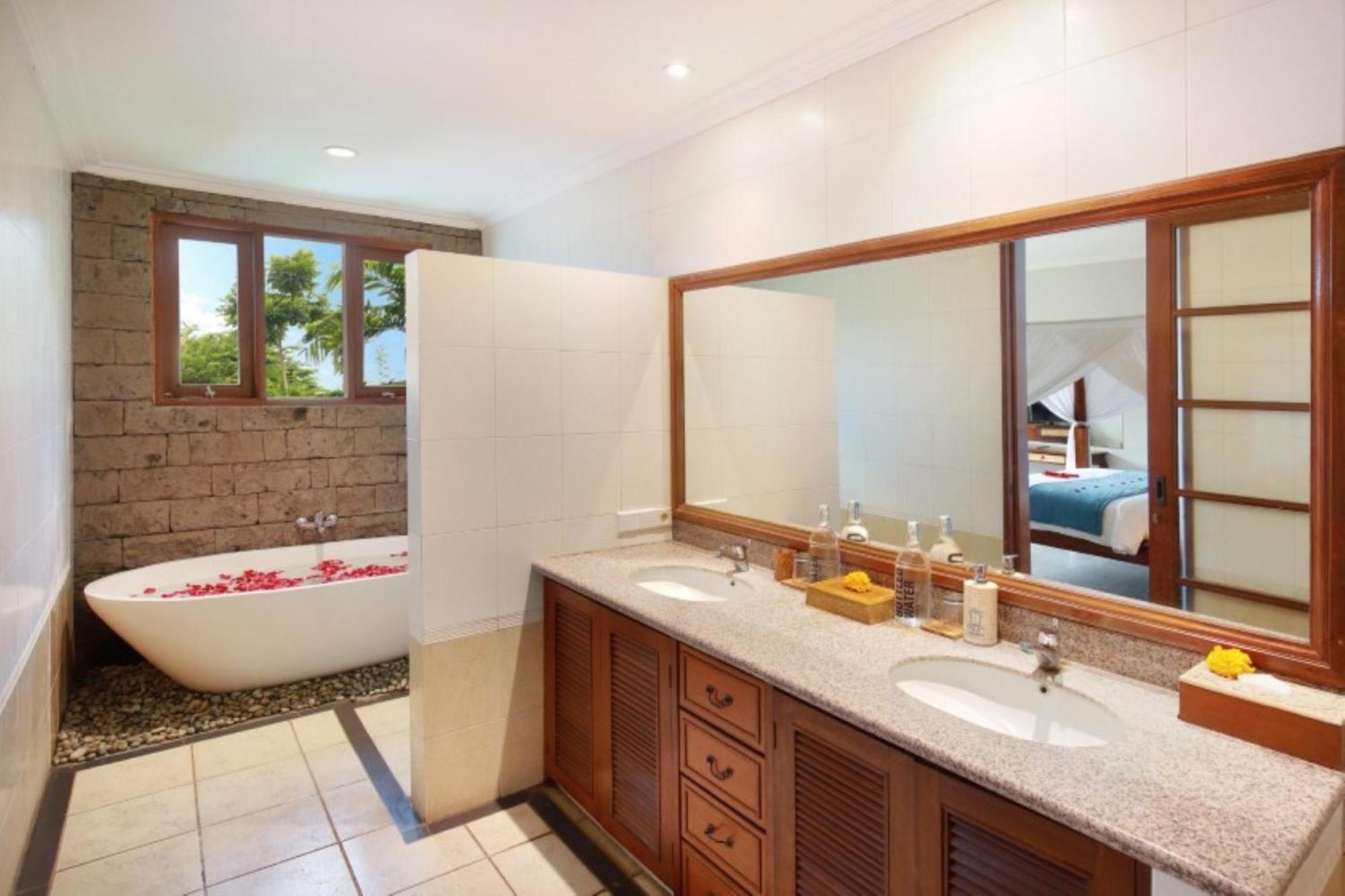 Kecapi Villa Seminyak By Ini Vie Hospitality Экстерьер фото