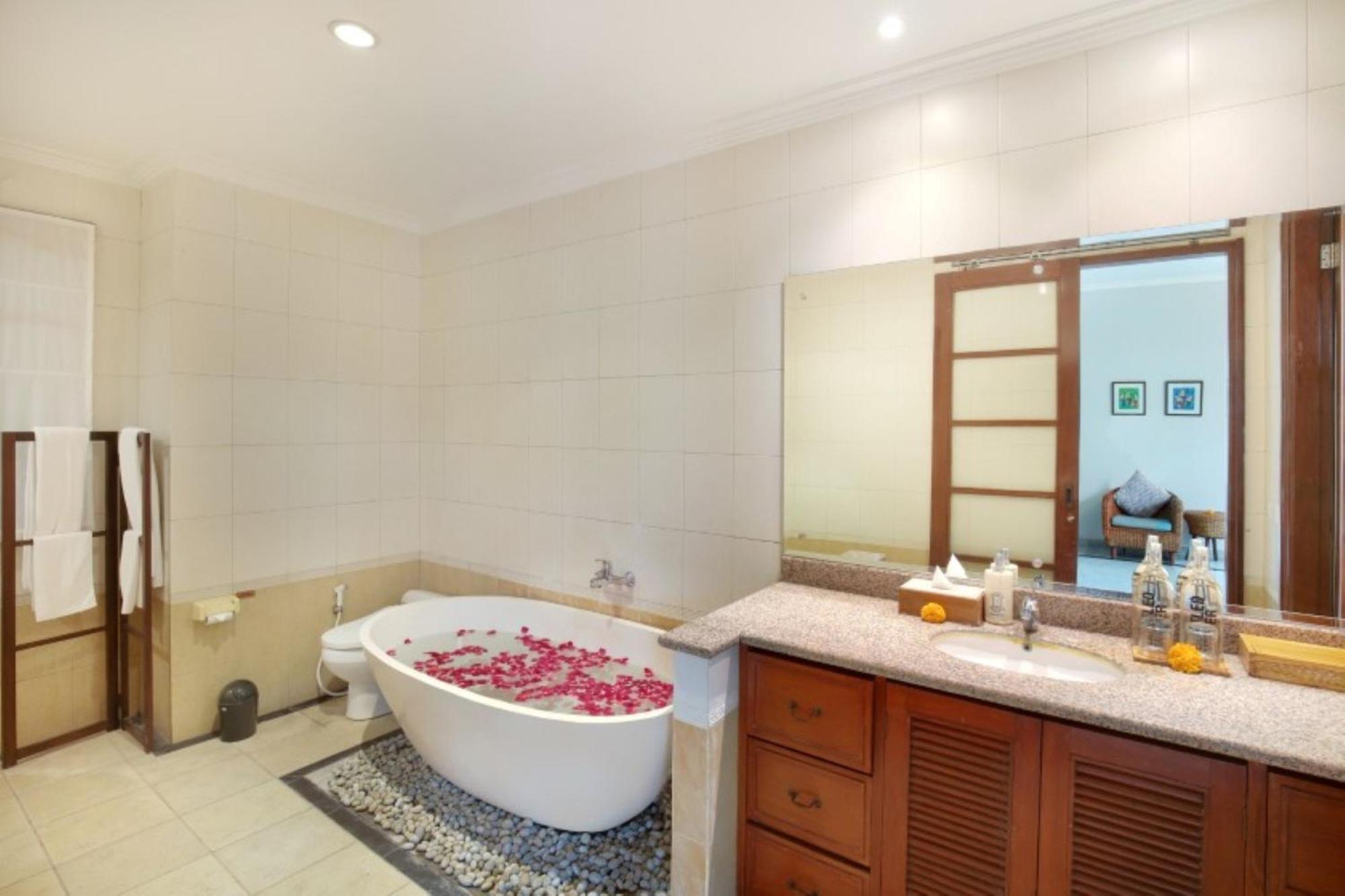 Kecapi Villa Seminyak By Ini Vie Hospitality Экстерьер фото